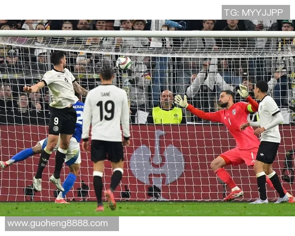 全球足球巨星全景海报集 经典球员与传奇瞬间汇聚